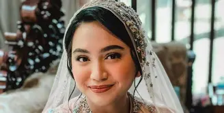 Kecantikan Rachel Amanda begitu terpancar saat melakukan prosesi pengajian jelang pernikahan.