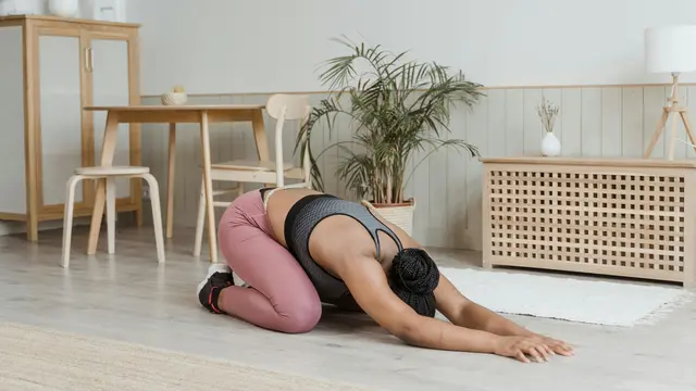 Cuma 15 Menit, Manfaat Gerakan Spinal Twist Flow Ini dapat Meredakan Sakit Punggung dan Ketegangan Otot