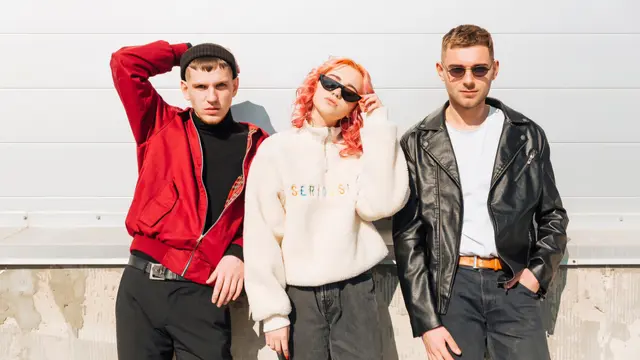 Apa itu Tren Fashion Unisex? Mengapa Unisex Jadi Tren Fashion yang Tak Terhentikan? Ternyata ini Alasannya! (Foto dok : Freepik/freepik)