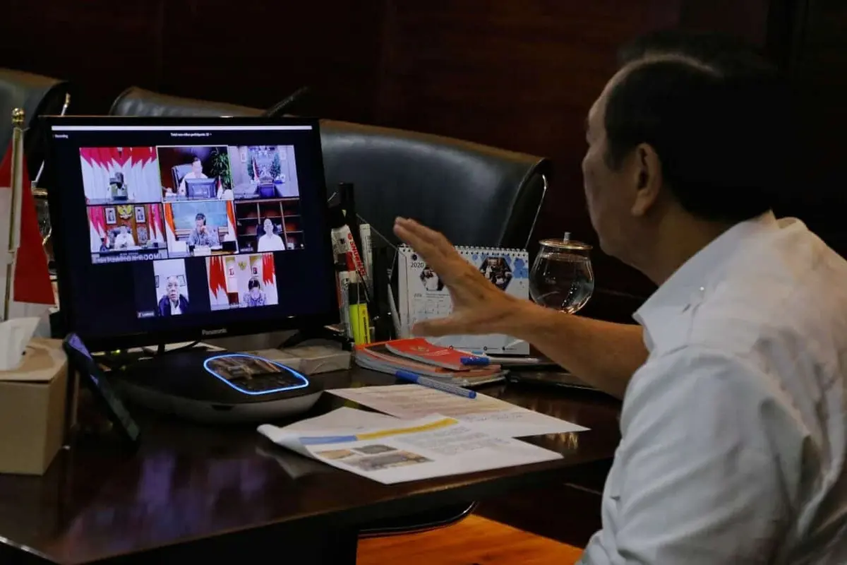 Menko Luhut Dorong Penyusunan Protokol Usaha Hadapi Era New Normal
