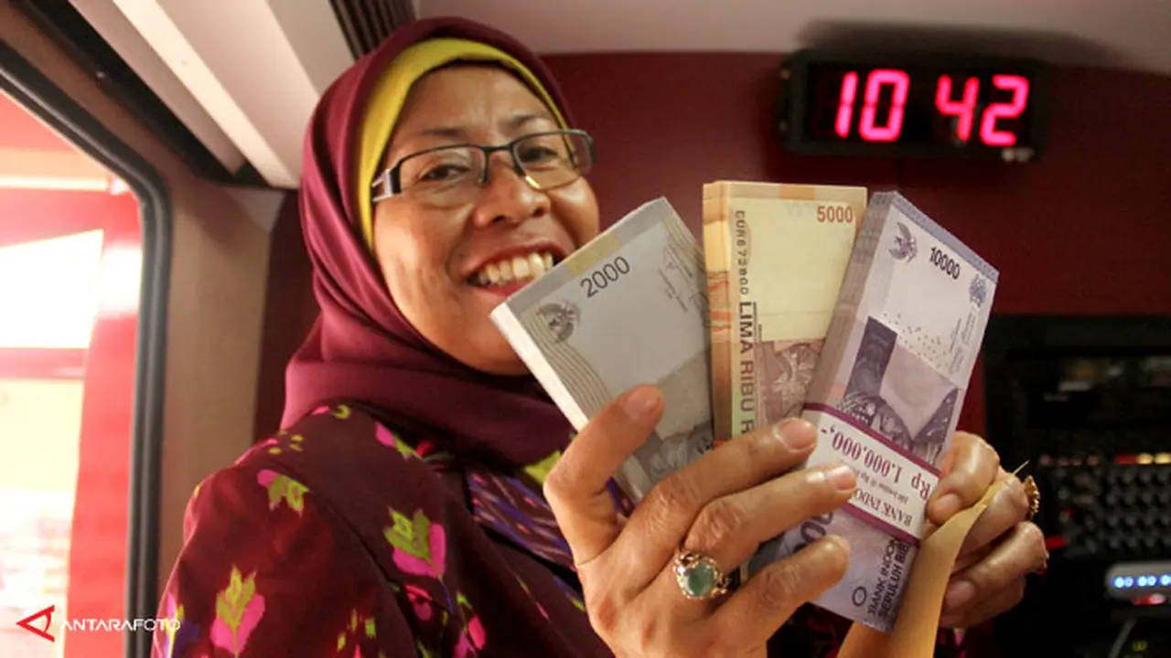 bisnis-tukar-receh130718b.jpg