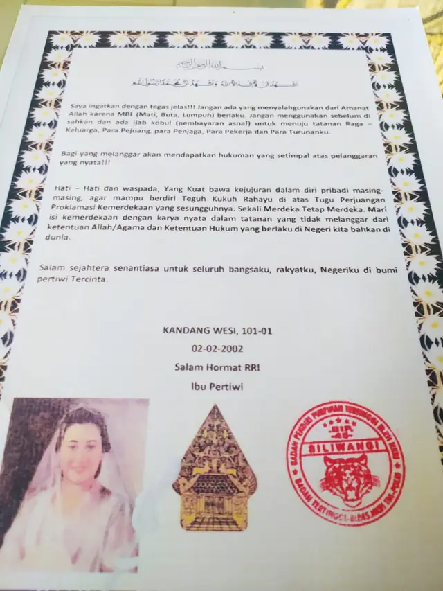 Surat peringatan bagi seluruh pengikut paguyuban kandang Wesi Tunggal Rahayu di kecamatan Caringin, Garut, Jawa Barat, untuk tidak menggunakan seluruh kekayaan amanat bangsa Indonesia sebelum waktunya.