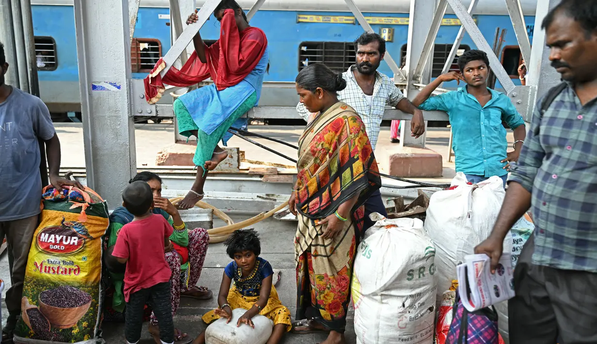 Pemungutan suara akan dilakukan secara elektronik di lebih dari satu juta TPS. (R. Satish BABU/AFP)