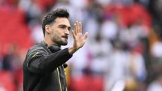 Bek senior Mats Hummels meninggalkan Borussia Dortmund. (INA FASSBENDER / AFP)