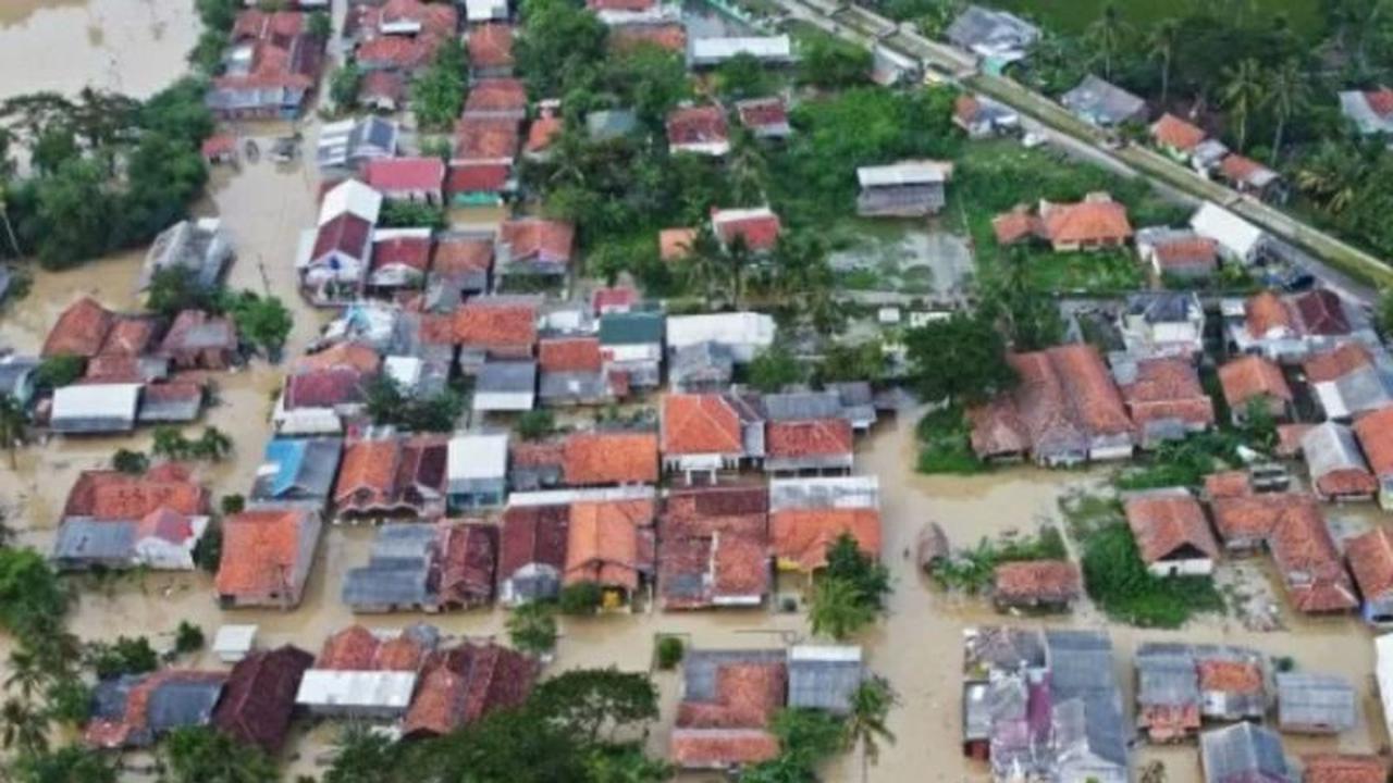 Status Awas! Banjir Karawang Landa 20 Kecamatan, Ribuan Warga Diminta Mengungsi