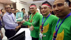 Partai Kebangkitan Bangsa (PKB) yang di wakili oleh Sekjen Abdul Kadir Karding mendaftarkan Partainya ke Komisi Pemilihan Umum (KPU) Jakarta, Senin (16/10). PKB resmi mendaftar sebagai peserta Pemilu 2019. (Liputan6.com/JohanTallo)