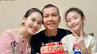 Ayu Ting Ting memanjatkan doa dan ucapan selamat ulang tahun untuk Ayah Ojak. (Foto: Instagram/@ayutingting92)