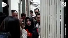 Roro Fitria nampak mengenakan hijab jelang pembacaan putusan sidang kasus narkoba yang ia hadapi.