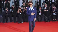Harry Styles dalam premier Don't Worry Darling di Festival Film Venesia 2022. (Foto:  Joel C Ryan/Invision/AP)