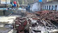 Kolam renang rusak akibat terjangan gelombang tinggi di pesisir Cilacap, Jawa Tengah. (Foto: Liputan6.com/BPBD Cilacap/Muhamad Ridlo)