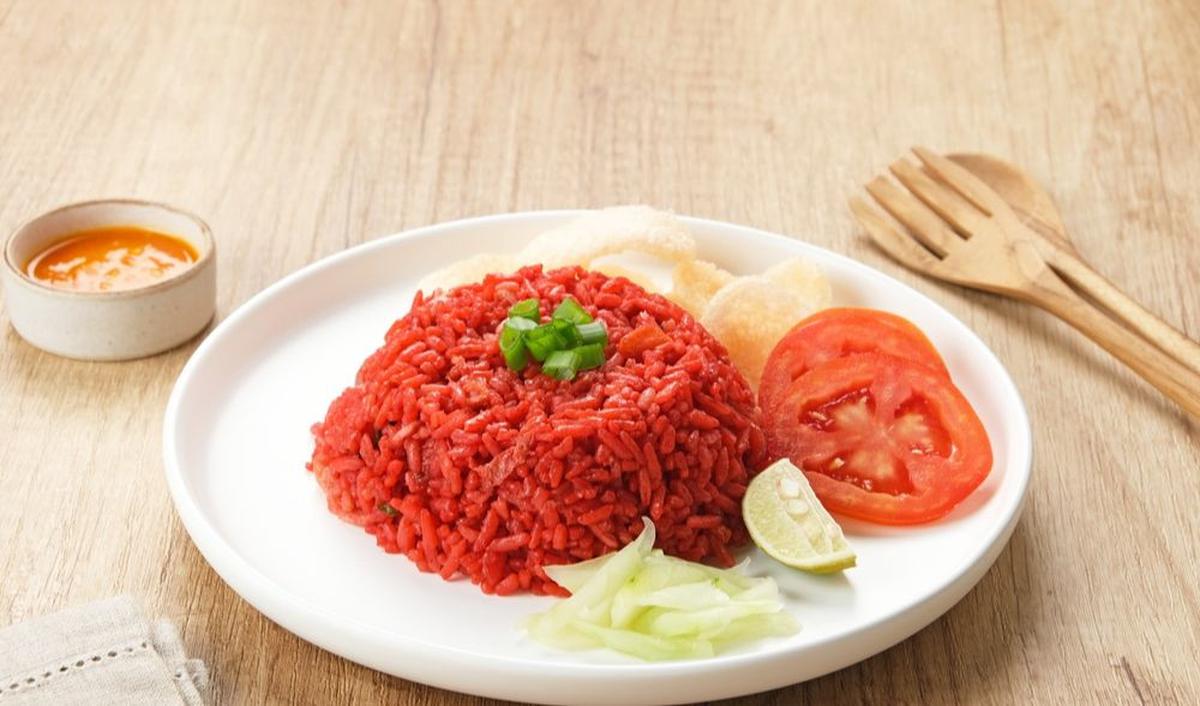 6. Nasi Goreng Merah Makassar