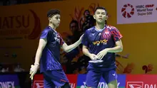 Aksi ganda putra Indonesia, Fajar Alfian/Muhammad Rian Ardianto, pada perempat final Indonesia Masters 2025 di Istora Senayan, Jakarta (23/1/2025). (Bola.com/Abdul Azis)