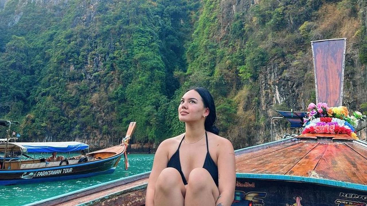 Berlayar di Atas Kapal