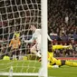 Kerem Akturkoglu dari Galatasaray melakukan selebrasi setelah mencetak gol kedua timnya pada pertandingan sepak bola grup A Liga Champions antara Manchester United dan Galatasaray di stadion Old Trafford di Manchester, Inggris, Selasa, 3 Oktober 2023. (AP Photo/Dave Thompson)