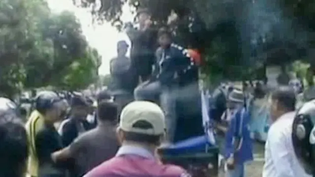 Aksi Ratusan Tukang Ojek Baubau Tolak Helm Standar Ganda