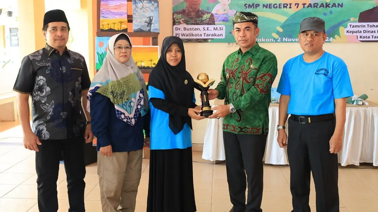 Junjung Kearifan Lokal, Pj Wali Kota Tarakan Wajibkan ASN Pakai Sesingal