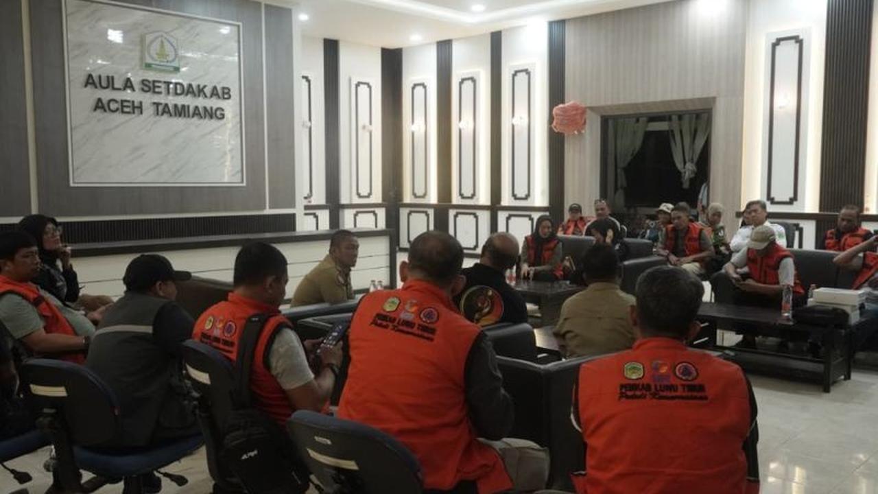 Bupati Luwu Timur Salurkan Bantuan Komprehensif untuk Korban Banjir Aceh Tamiang