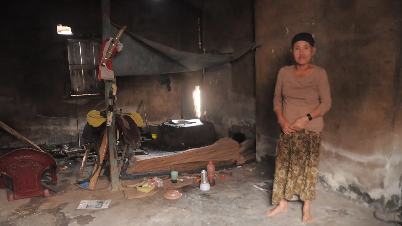 Suasana kamar pemasungan Amrullah yang tidak terurus dan kumuh (Liputan6.com / Nefri Inge)
