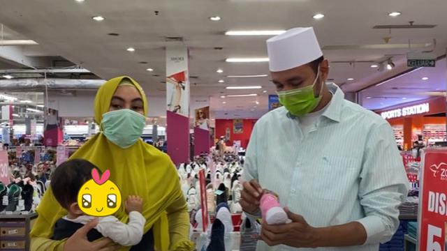 6 Momen Kartika Putri dan Suami Belanja Bulanan, Sampai Pakai 18 Trolly