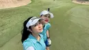 Foto bareng, Luna Maya dan Yoriko Angeline pun terlihat bak kakak adik. Banyak penggemar yang membanjiri kolom komentar Instagramnya dengen berbagai pujian atas penampilan keduanya saat jalani olahraga golf. (Liputan6.com/IG/@yorikooangln_)