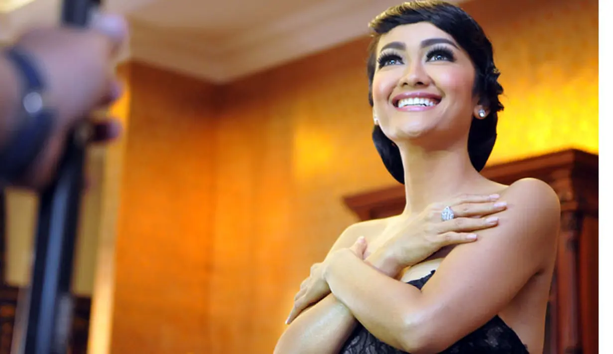 Julia Perez alias Jupe menjadi langganan film horor Indonesia. Diantara film yang dibintanginya ialah : Beranak Dalam Kubur (2007), Hantu Jamu Gendong (2009), Sumpah, (Ini) Pocong! (2009), Kuntilanak Kamar Mayat (2009) dan masih banyak lagi (Liputan6.com)