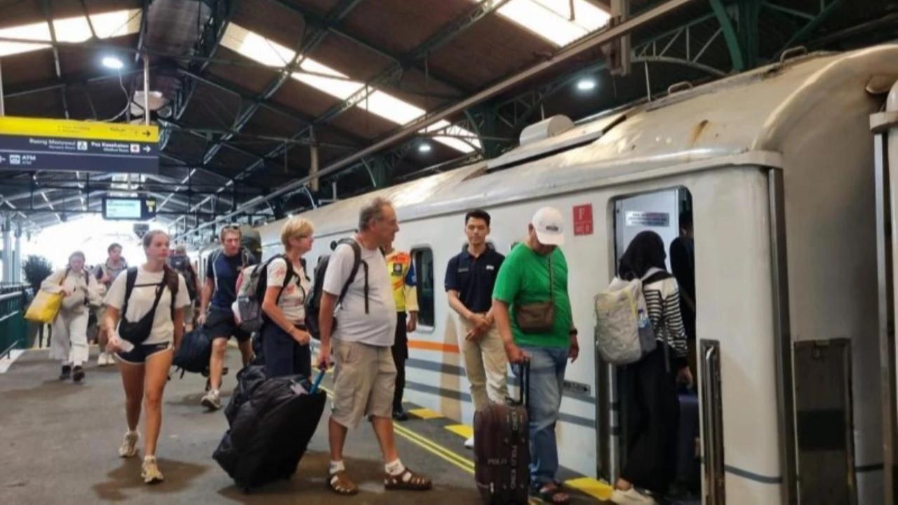 Kunjungan Wisman ke Indonesia Naik Tipis di Januari 2026, Perjalanan Wisatawan Lokal Turun