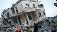 Bangunan-bangunan runtuh pasca gempa bermagnitudo 7,7 mengguncang wilayah di Jindires, Suriah. (Rami al Sayed/AFP)