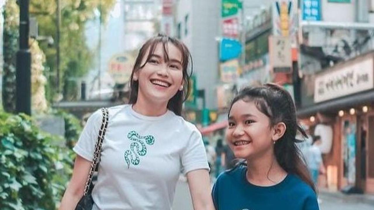 Momen Kompak Ayu Ting Ting dan Bilqis Liburan di Korea, Gemas Kayak Kakak Beradik