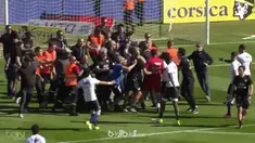 Laga lanjutan Ligue 1 antara Bastia jamu Lyon terpaksa dihentikan sebelum berjalan setelah terjadi kerusuhan antara suporter lawan tim tamu.