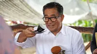 Penjabat (PJ) Gubernur Kalimantan Timur (Kaltim) Akmal Malik yang juga pencinta kopi, sangat menggemari kopi luwak Kutai Kartanegara/Istimewa.