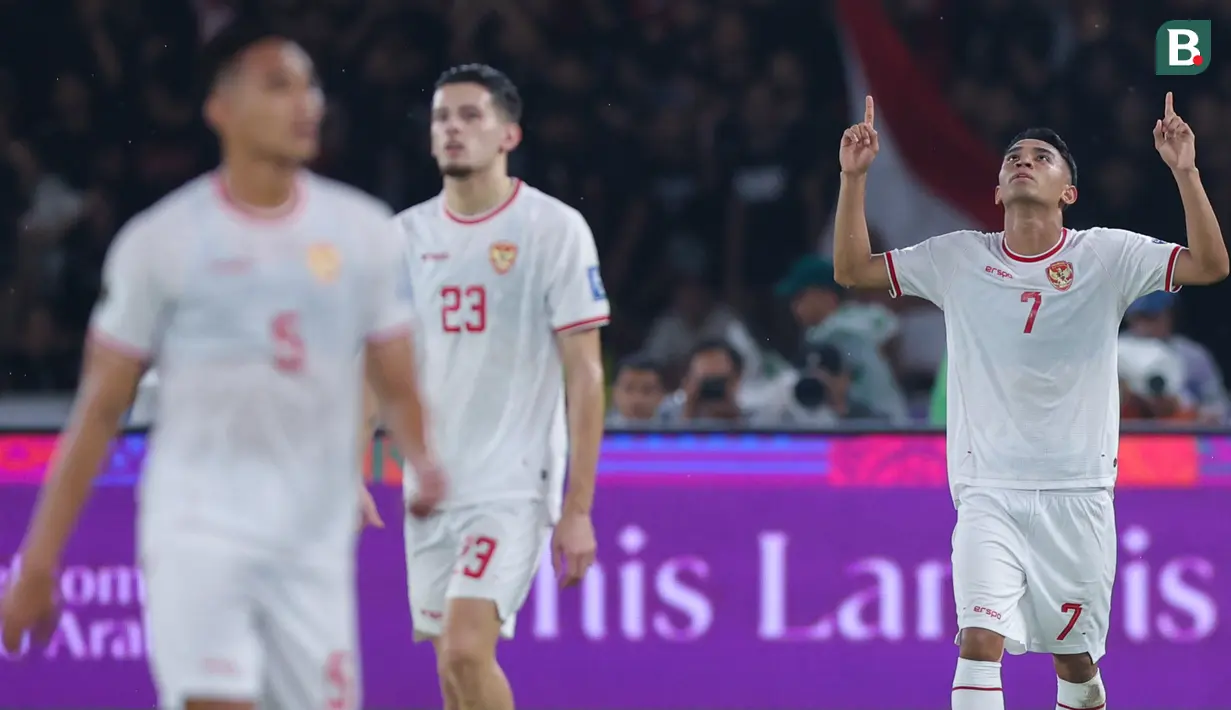 <p>Marselino Ferdinan sukses menjadi bintang kemenangan Timnas Indonesia atas Arab Saudi pada laga kualifikasi Piala Dunia 2026. Persembahan dua gol mantan pemain Persebaya itu tidak hanya membawa skuad Garuda meraih tiga poin tapi juga sekaligus membungkam para haters. (Bola.com/M Iqbal Ichsan)</p>