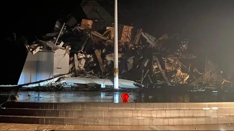 Gempa kembali mengguncang Majene, Sulbar. Kantor Gubernur dilaporkan ambruk. (Foto: Liputan6.com/Istimewa-Abdul Rajab Umar)