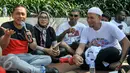 Ketua MPR RI,  Zulkifli Hasan (kiri) memberikan pemaparan saat ngobrol bareng Melek Indonesia dan 18 komunitas se-Jabodetabek di acara CFD, Jakarta, Minggu (3/4/2016). Zulkifli membahas tentang isu-isu terkini. (Liputan6.com/Yoppy Renato)