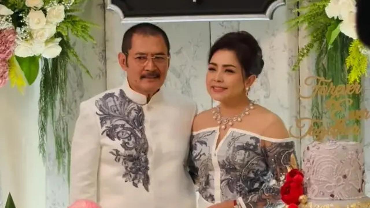 6 Potret Mayangsari dan Bambang Trihatmodjo, Momen Panen Melon Pakai Sepatu Chanel Jadi Sorotan