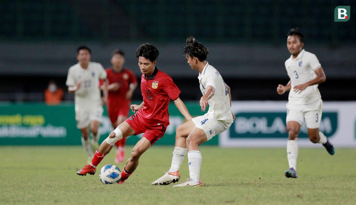 Penyerang Laos Peeter Phanthavong menyumbang satu gol saat membawa timnya menaklukkan Thailand pada laga semifinal Piala AFF U-19 2022.