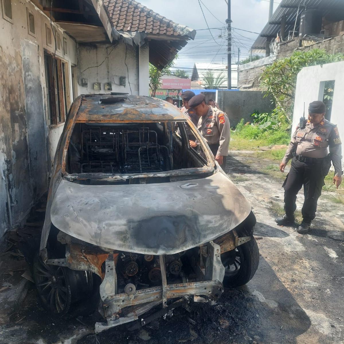 Bule Australia Rampas Mobil Warga Bali