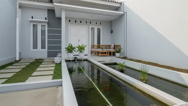 Desain Kolam Ikan Air Tawar yang Mudah Dikuras dan Praktis untuk Rumah Subsidi Model Memanjang di Teras Depan