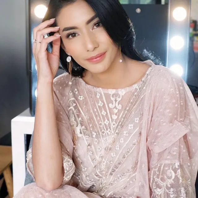 6 Potret Transformasi Tyas Mirasih, dari Cover Majalah Sampai Artis Ternama