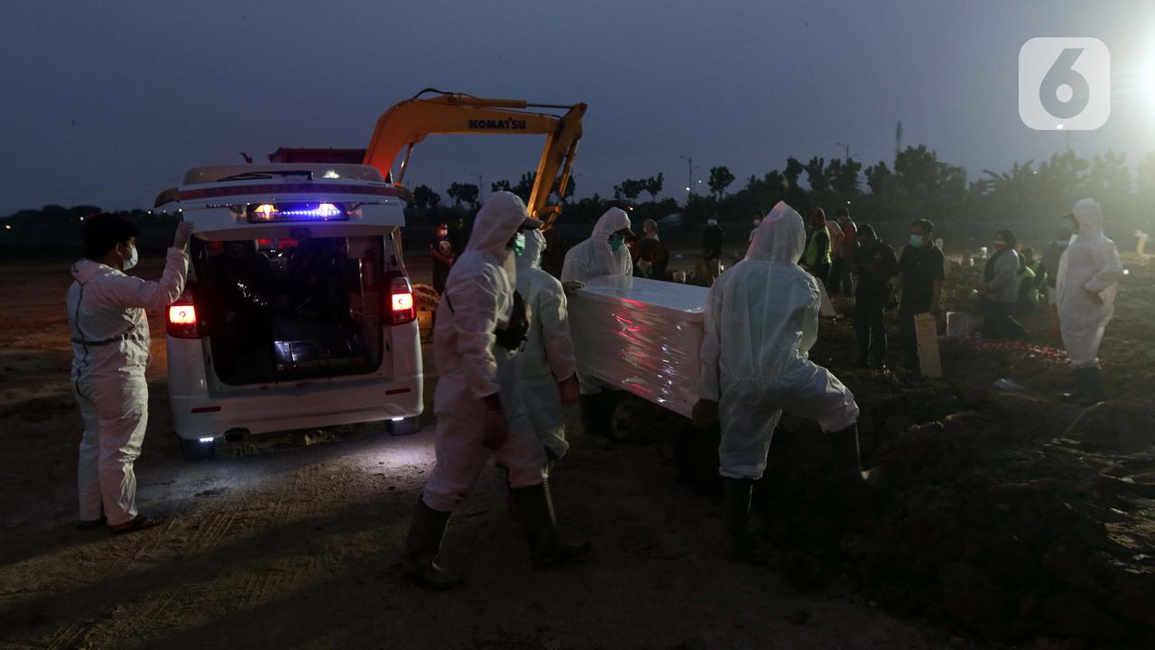 FOTO: Angka Kematian Akibat COVID-19 Kian Meningkat