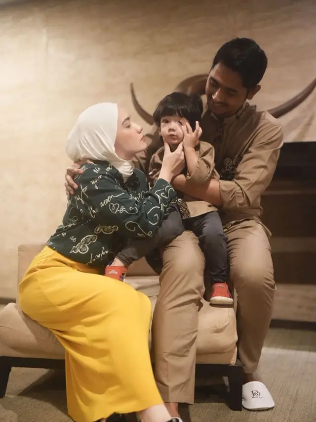 Potret Arya Saloka dan putranya, Ibrahim Jalal Ad Din Rumi yang masih diperlihatkan Putri Anne di media sosialnya. (Instagram @anneofficial1990)