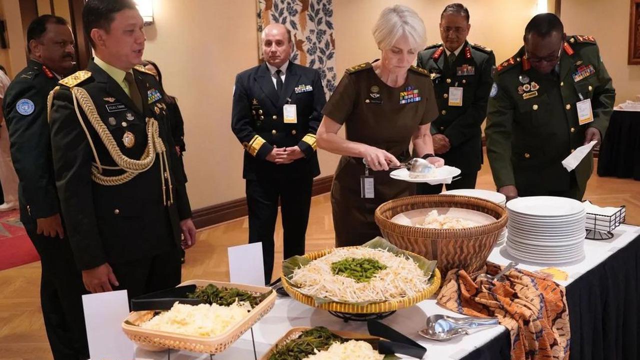 Force Commander PBB yang berasal dari 8 misi utama PBB yaitu di MONUSCO, UNIFIL, MINUSCA, UNMISS, MINURSO, UNISMA, UNMOGIP dan UNDOF baru-baru ini melaksanakan acara makan siang bersama. <br>