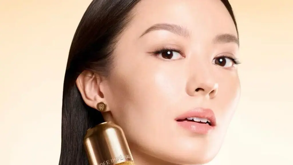 Intip terobosan terbaru dari Guerlain melalui lotion Goldessence dengan formula eksklusifnya yang langsung menyatu dengan kulit untuk membuatnya halus, rata, dan terhidrasi. / Foto dok: Guerlain.