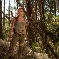 Aktris Alicia Vikander saat beradegan dalam film Tomb Raider. Aktris dan penari Swedia 29 tahun ini berperan sebagai Lara Croft di film terbarunya tersebut. (Ilze Kitshoff / Warner Bros. Pictures via AP)