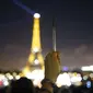 Hormati korban teror di Charlie Hebdo, Menara Eiffel dipadamkan (Reuters)