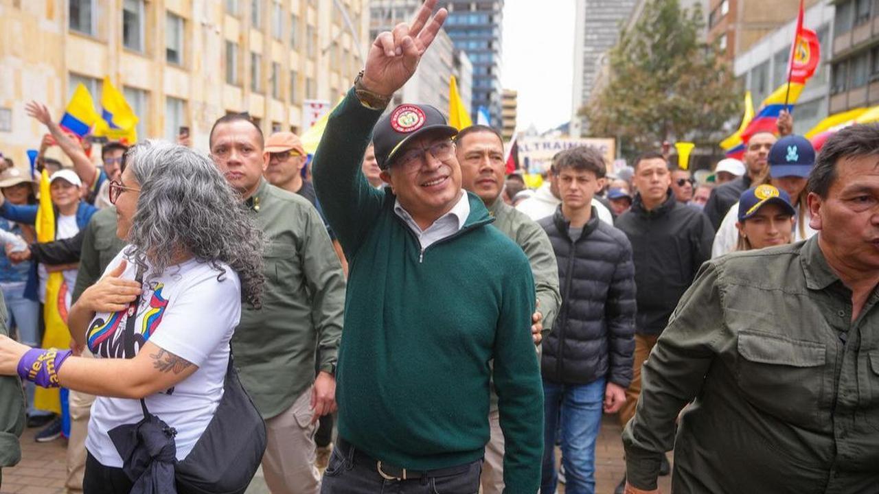 Dikutip dari gustavopetro.co, Gustavo Petro merupakan lulusan sejumlah universitas. Dia merupakan lulusan Externado University of Colombia.&nbsp;