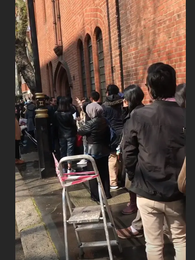 Ina Thomas merekam suasana Pemilu 2019 di London. (Instagram/ inathomas)