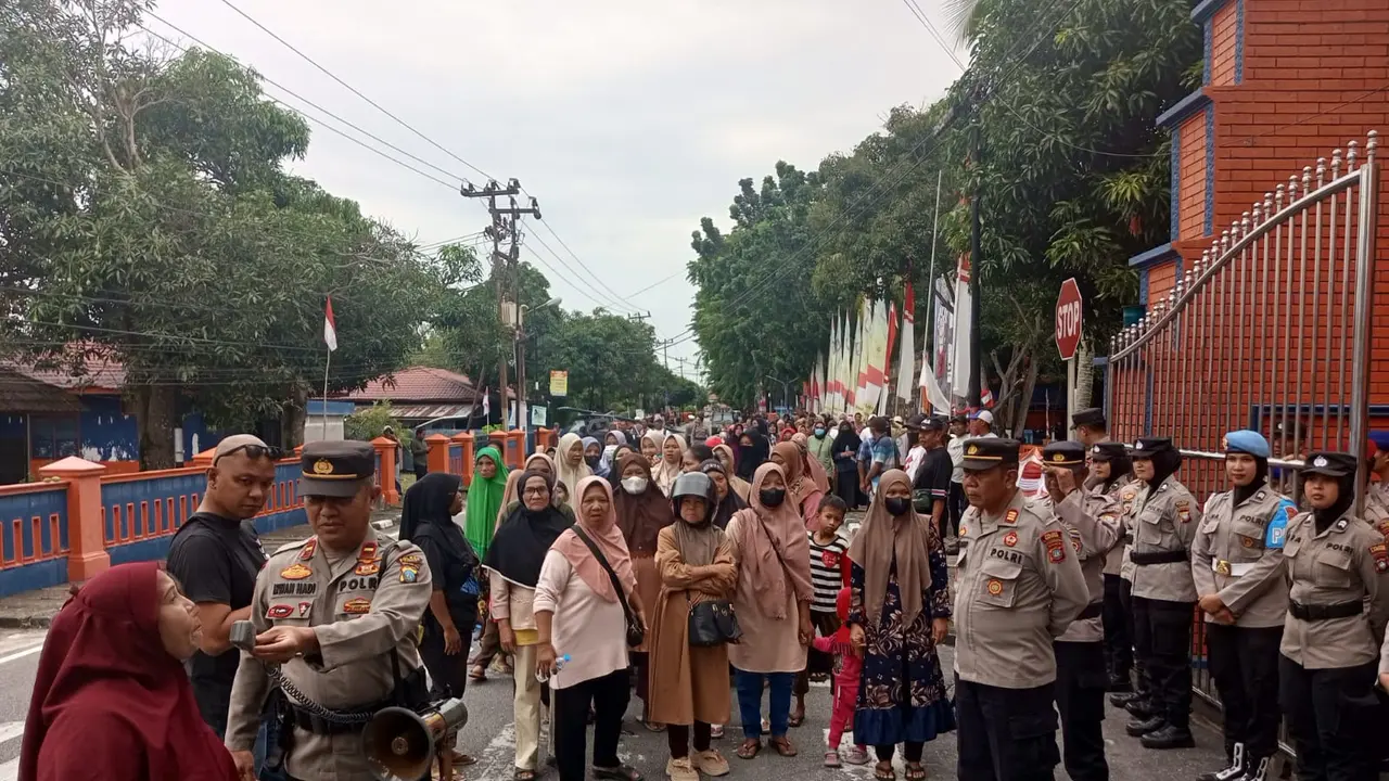 Emak-emak di Karimun Kepri turun ke jalan gara-gara beras langka