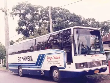 Morodadi Prima Patriot milik PO Jaya Indah yang saat itu melayani bus pariwisata. (Source: instagram.com/@busklasik)