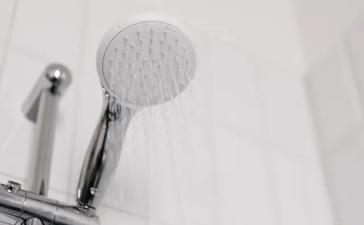 Mandi Air Dingin atau Hangat? Mana yang Lebih Sehat untuk Tubuh?