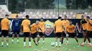 Para pemain AS Roma saat latihan jelang laga Liga Champions di Trigoria, Roma, Selasa (1/5/2018). AS Roma akan berhadapan dengan Liverpool. (AFP/Filippo Monteforte)